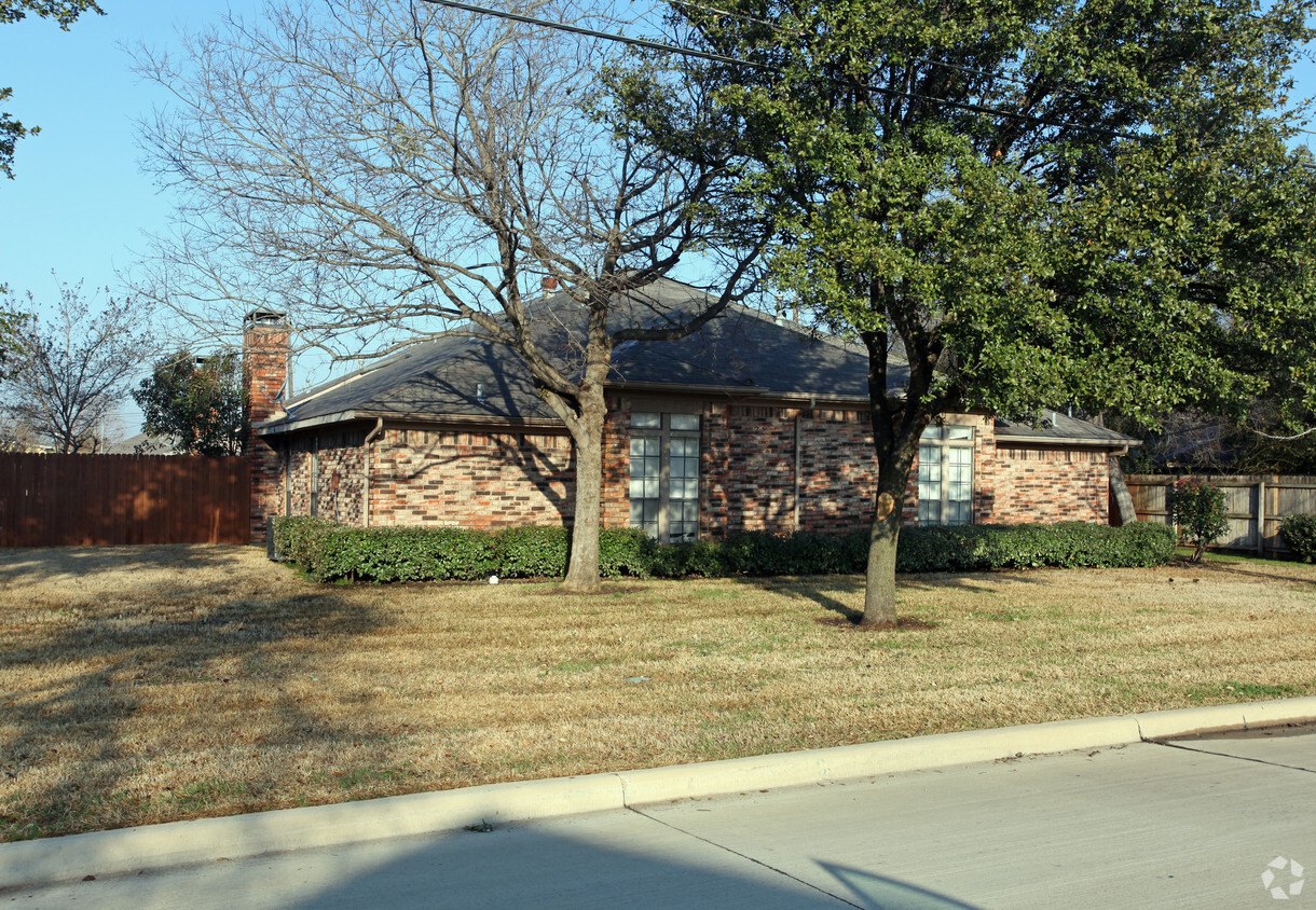 Foto del edificio - Toler Place Townhomes