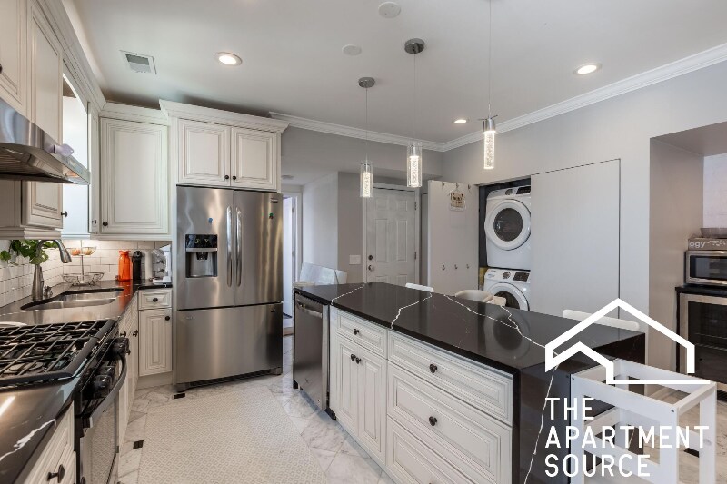 Foto principal - 3527 W Shakespeare Ave