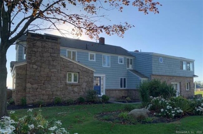 Building Photo - 55 Vineyard Pl