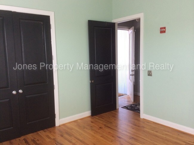 Building Photo - 135 S Lee St