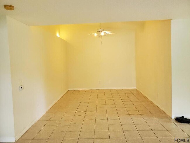 Building Photo - 61 Raintree Pl