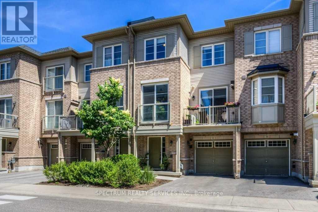 Photo principale - 165-165 Hampshire Way