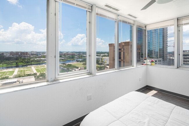 Impresionantes vistas de la ciudad y del campus. - 220 Madison