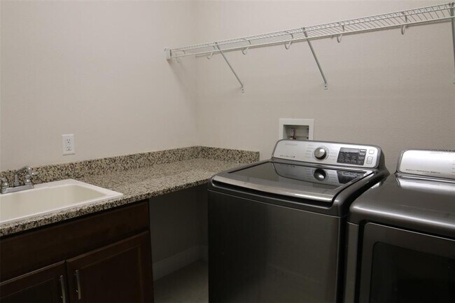 Building Photo - 15721 Shorebird Ln