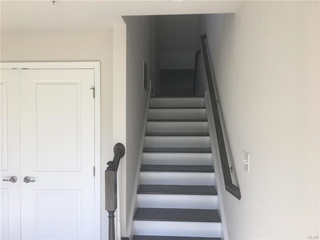 Building Photo - 2360 Raya Way