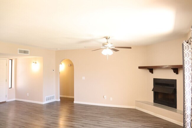 Foto del edificio - Nice Townhome