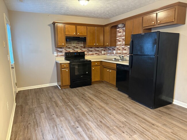 Building Photo - Charming 2-bedroom home