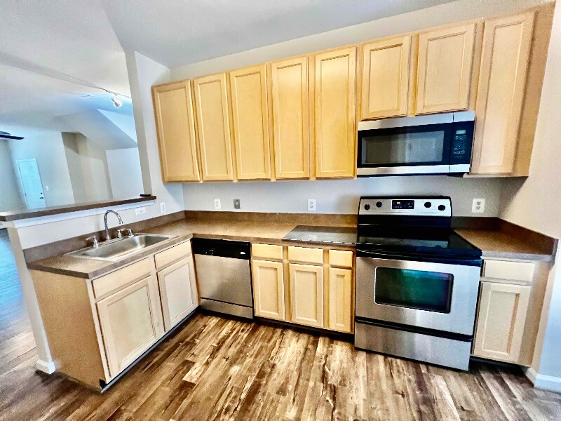 Primary Photo - 42514 Hollyhock Terrace