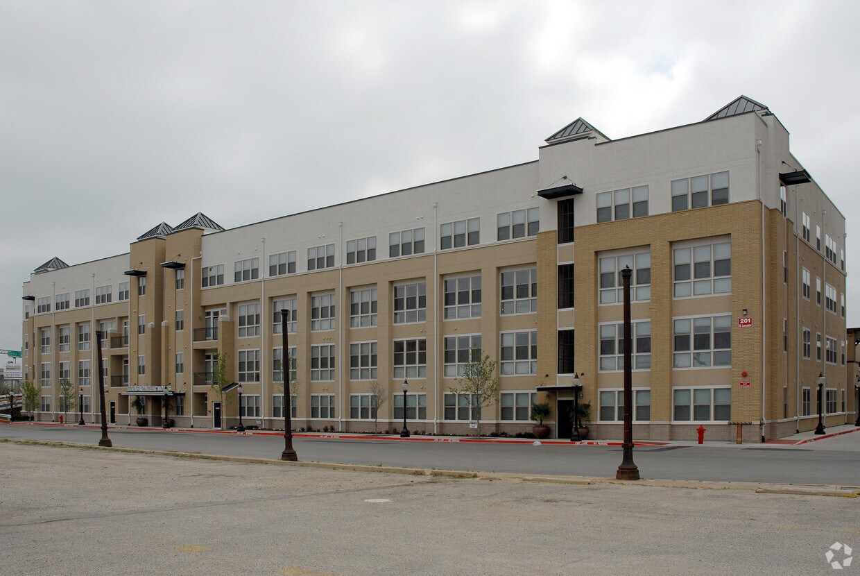 Texas & Pacific Lofts Apartments Fort Worth, TX
