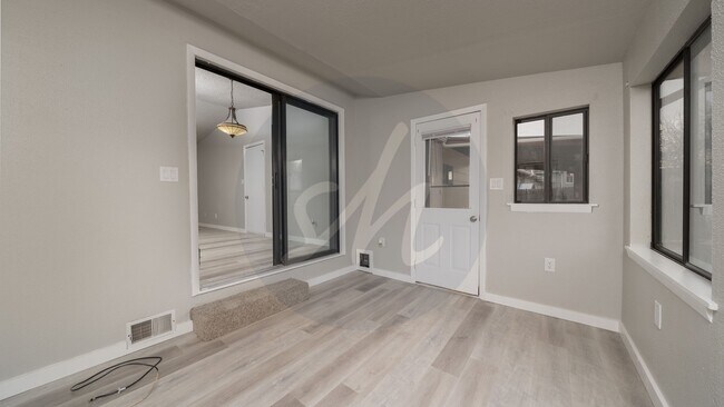 Foto del edificio - Great Home in Colorado Springs with 2 Car Garage