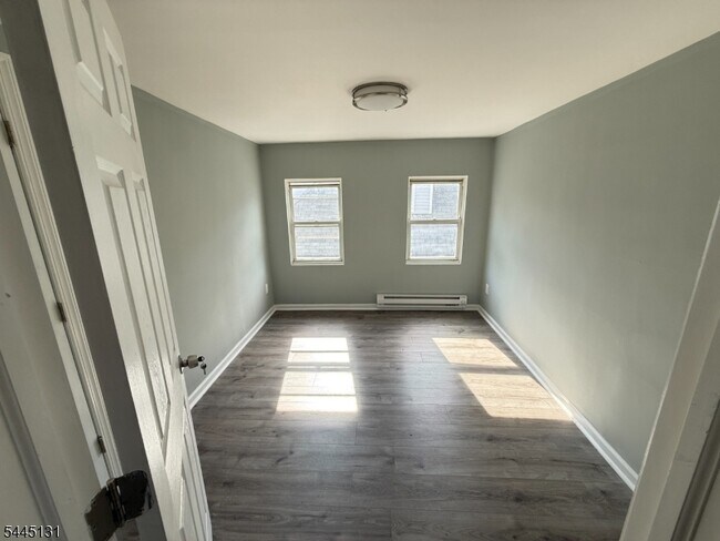 Building Photo - 454 Park Ave