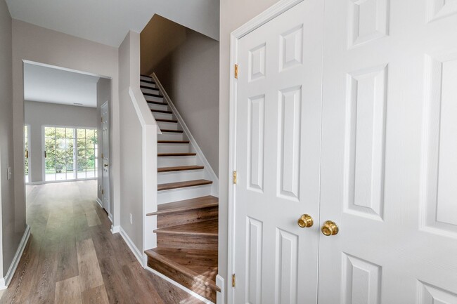 Building Photo - Spacious Townhome in Prime South Charlotte...