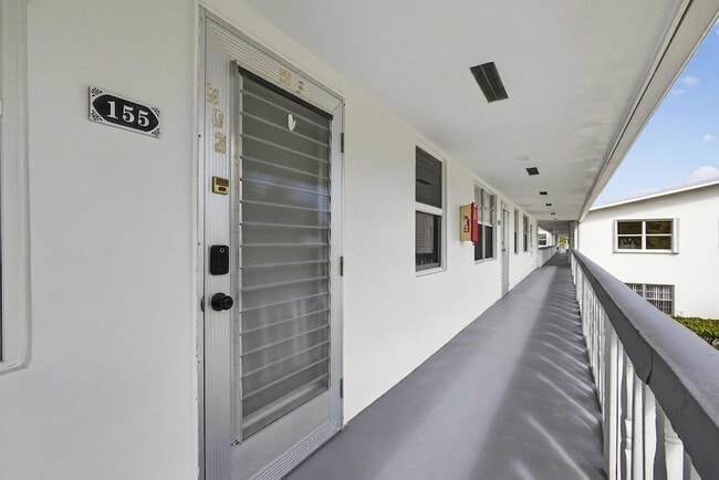 Building Photo - 155 Windsor G