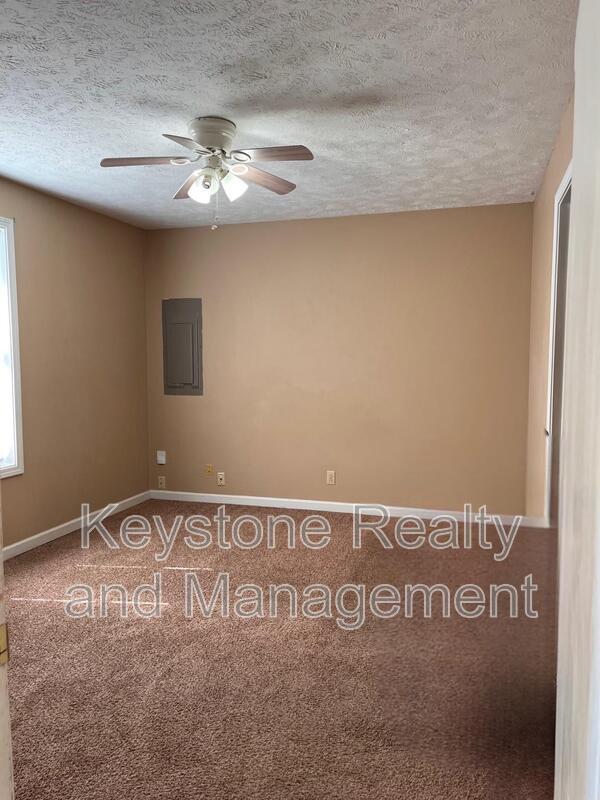 Building Photo - 665 Artic Ave
