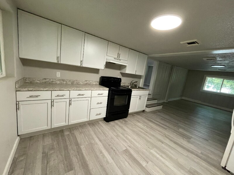 213 S 2nd St Unit 3, Salina, KS 67401 Room for Rent in Salina, KS