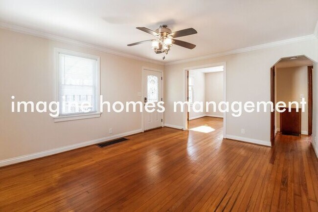 Foto del edificio - 8315 Saint Clair Avenue