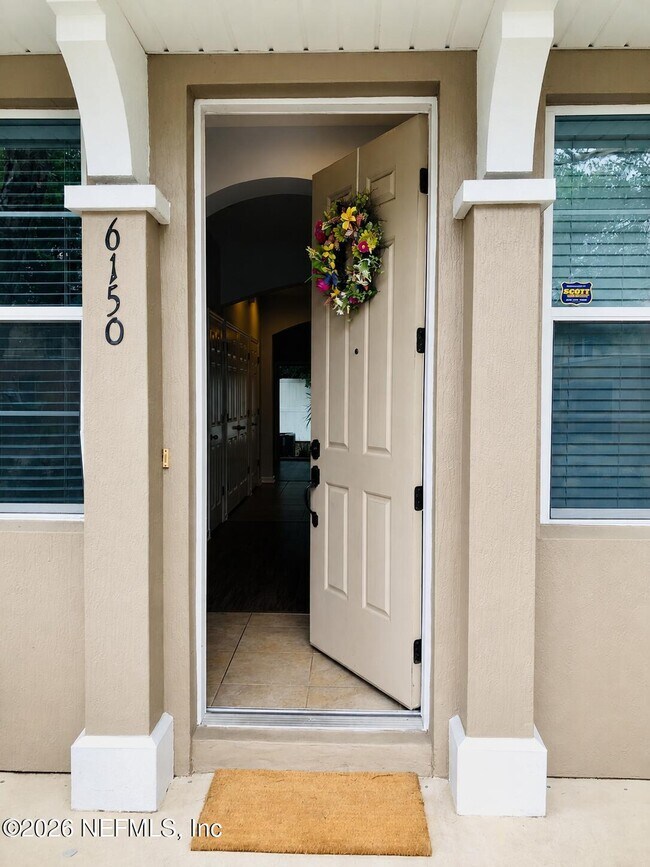 Foto del edificio - 6150 High Tide Blvd