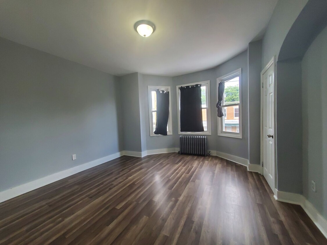 Foto principal - Newly Rehabbed 4 Bedroom with Open Patio S...