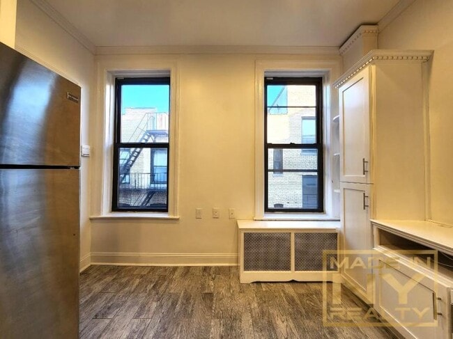 Building Photo - 0 bedroom in ASTORIA NY 11106