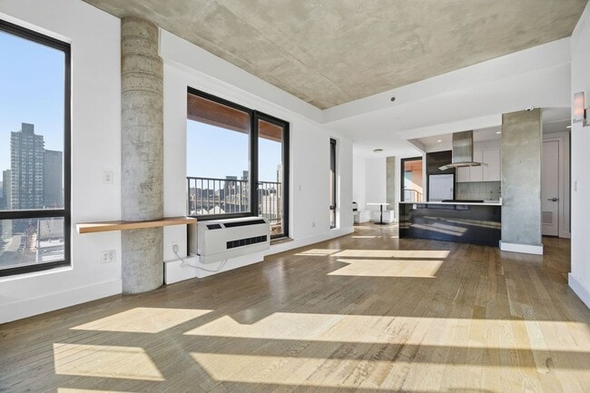 Building Photo - 225 E 138th St