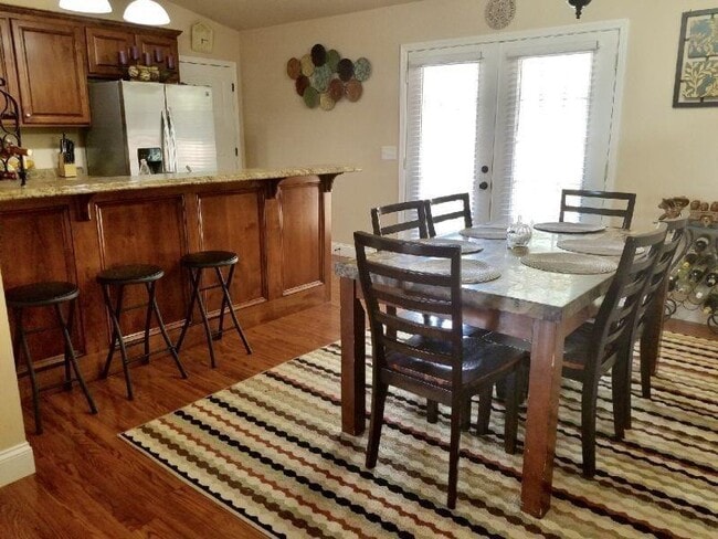 Building Photo - 3225 Montgomery Dr