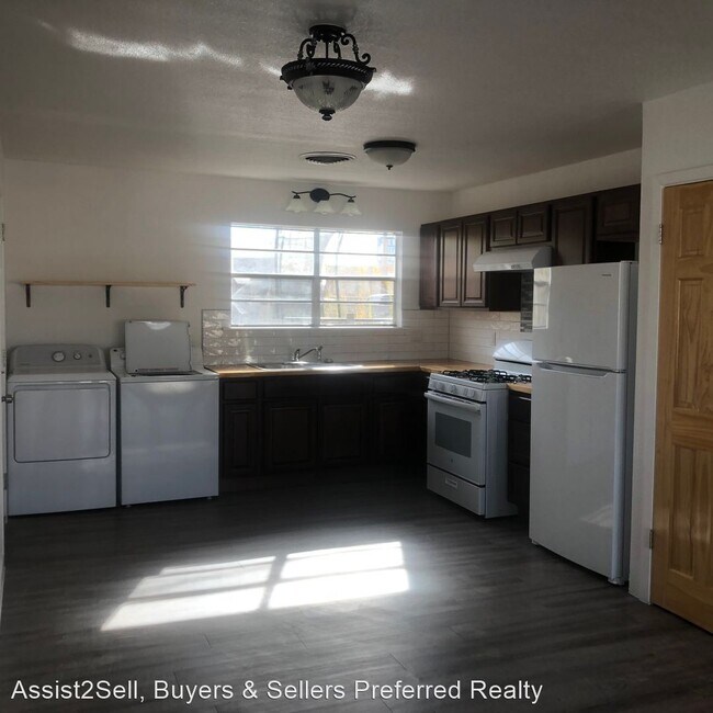 Building Photo - 2 br, 1 bath House - 225 New York Ave B