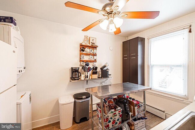 Foto del edificio - 330 W 3rd Ave