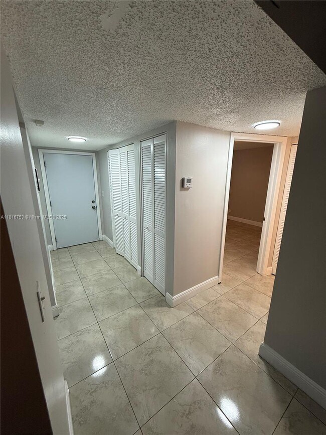 Foto del edificio - 4121 Stirling Rd