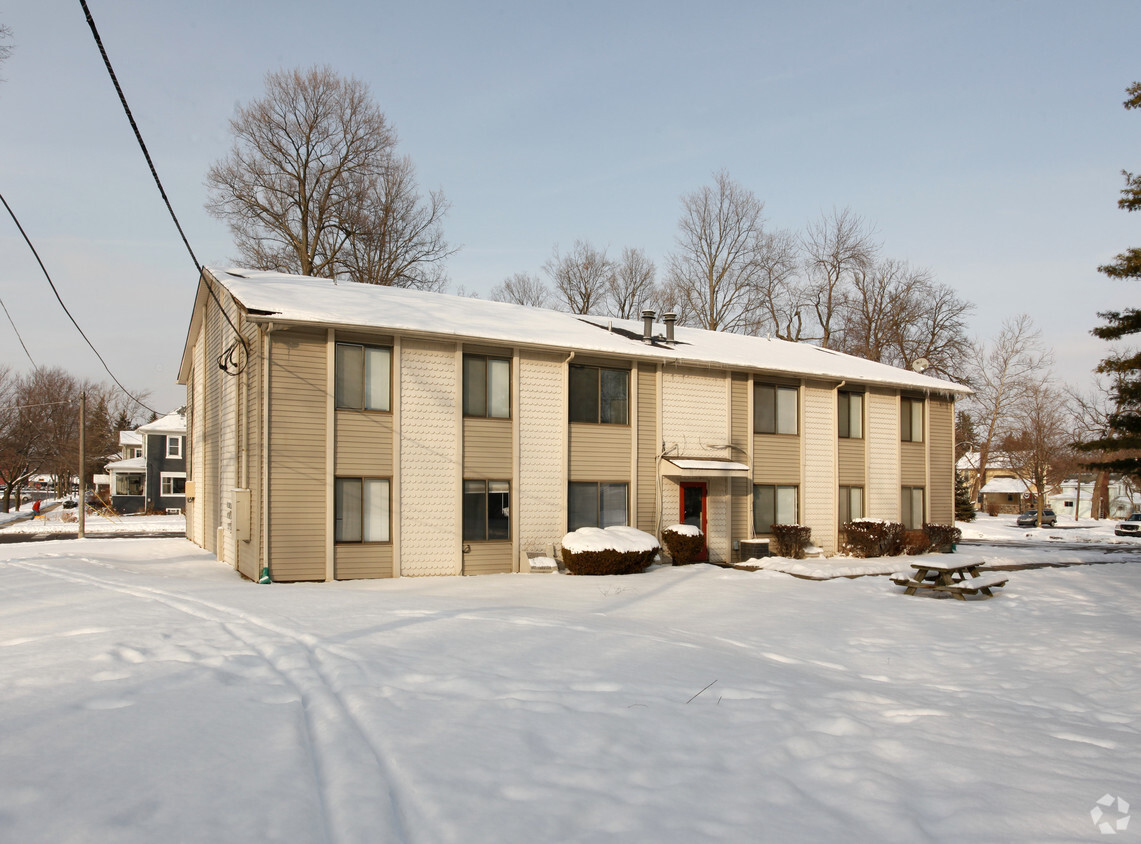 Primary Photo - Schoolhouse Apartments