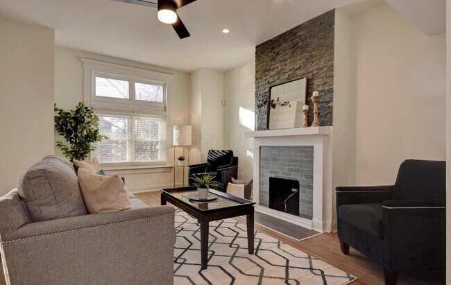 Foto del edificio - 220 N Monroe Ave