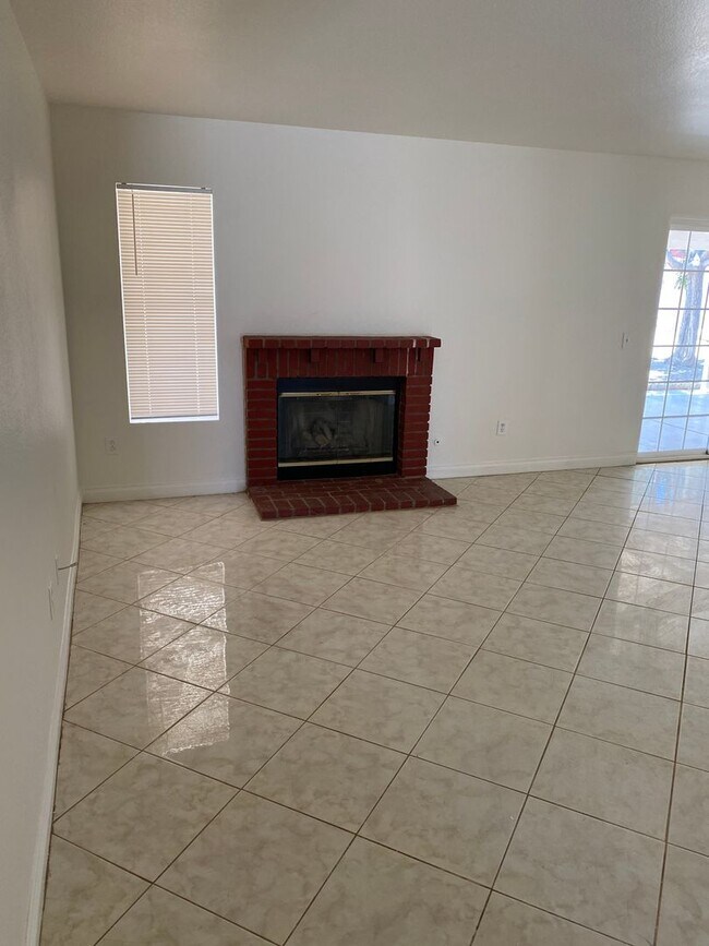 Foto del edificio - 10231 Lawson Ave
