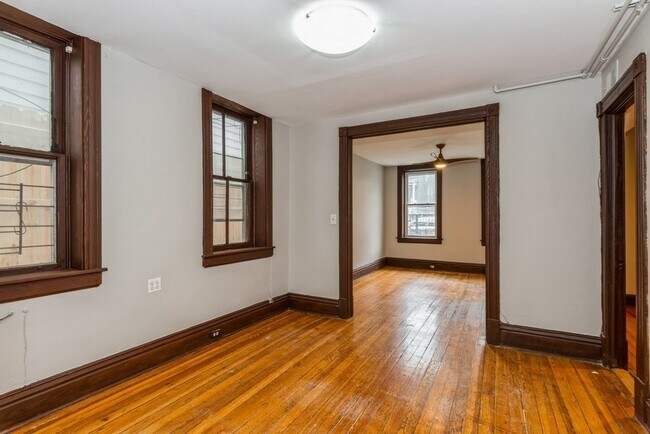 Foto del edificio - 3121 N Kenmore Ave