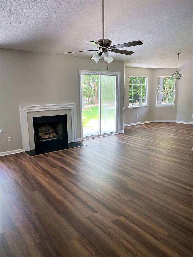 Building Photo - 906 Riverwalk Way