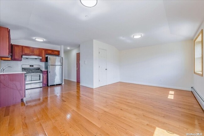 Building Photo - 220-9 64th Ave