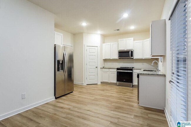 Foto del edificio - 5562 Bridle Way