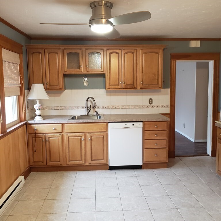 246 Everett St Unit 2, Quincy, MA 02170 Room for Rent in Quincy, MA