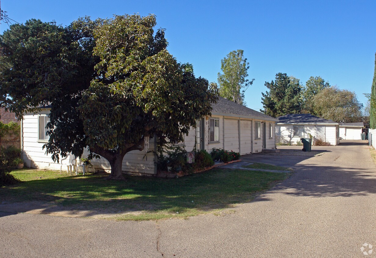 Building Photo - 125-135 Anacapa