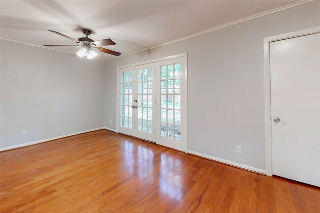 Foto del edificio - 5338 Creekbend Dr