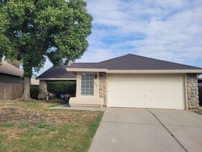 Building Photo - 1409 Deerfield Cir