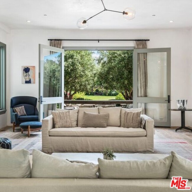 Building Photo - 29075 Grayfox St