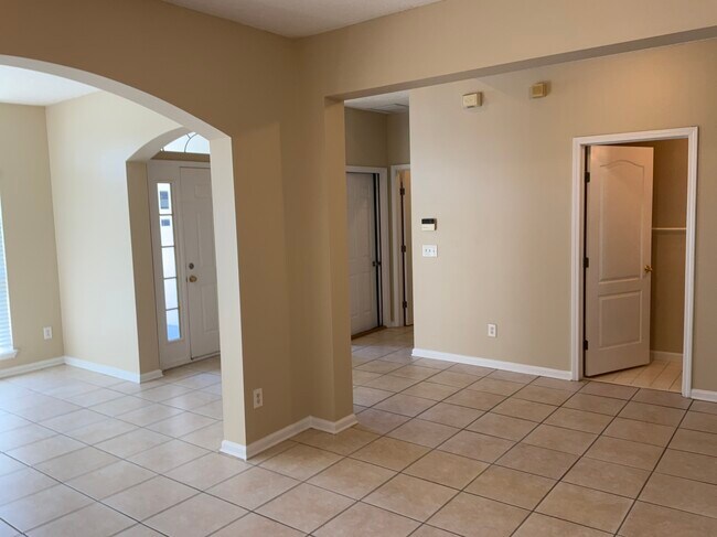 Foto del edificio - 1982 Protection Pt