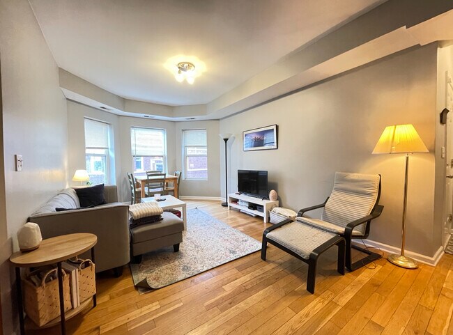 Foto del edificio - 6423 N Greenview Ave