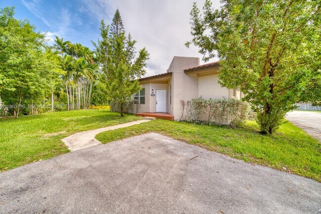 Foto del edificio - 14885 NE 7th Ave