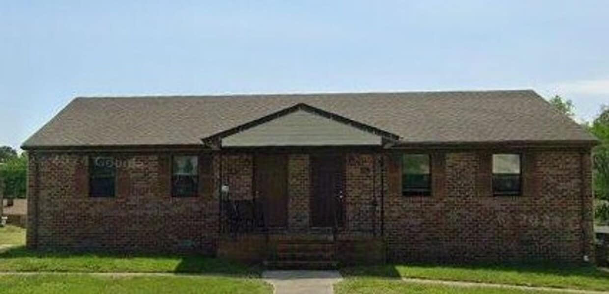 Primary Photo - 2 BR DUPLEX in Colonial Heights