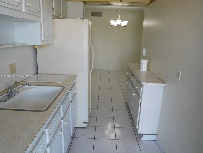 Foto del edificio - 52 NE 204th St