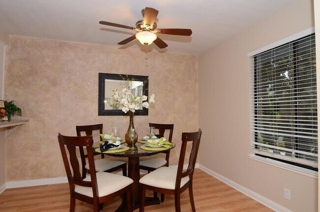 Building Photo - 990 La Barbera Dr