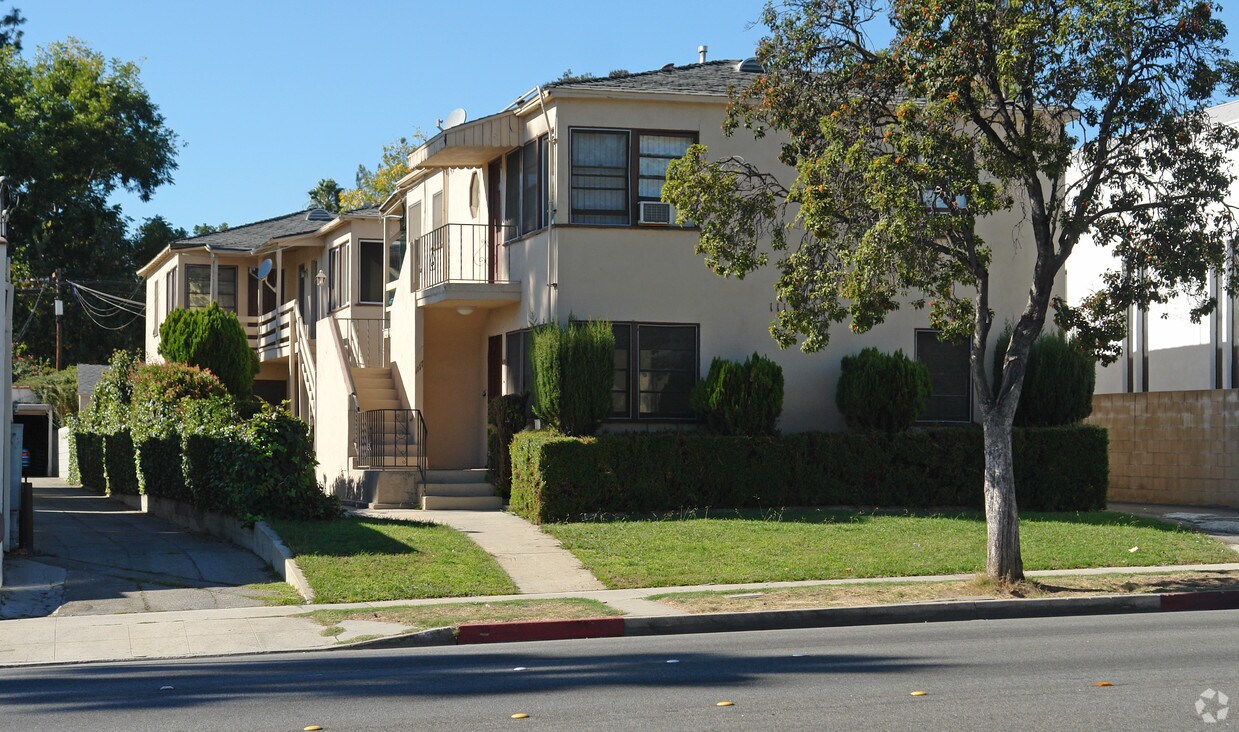 Building Photo - 1115-1119 N Lake Ave