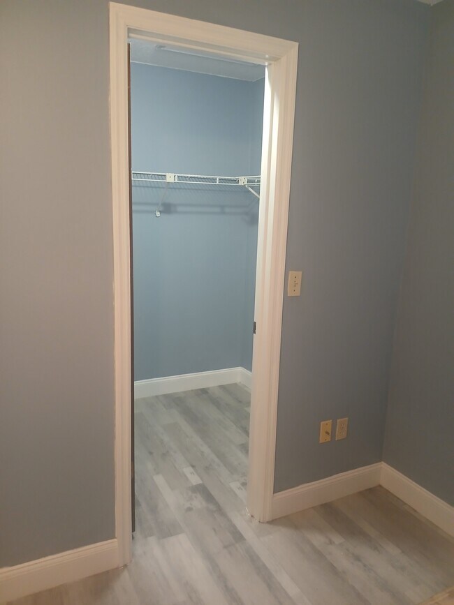 Building Photo - 2331 Sun Valley Cir