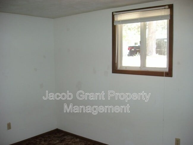 Building Photo - 965 1/2 N Boulevard