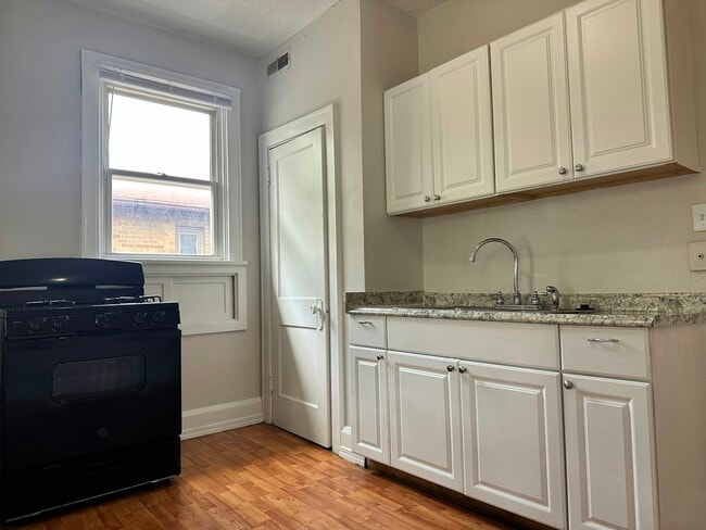 Building Photo - 4829 Reading Rd, Unit 2